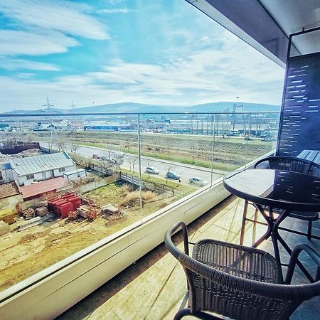 Super Apartments Near Airport With Shop & Free Parking ياش المظهر الخارجي الصورة