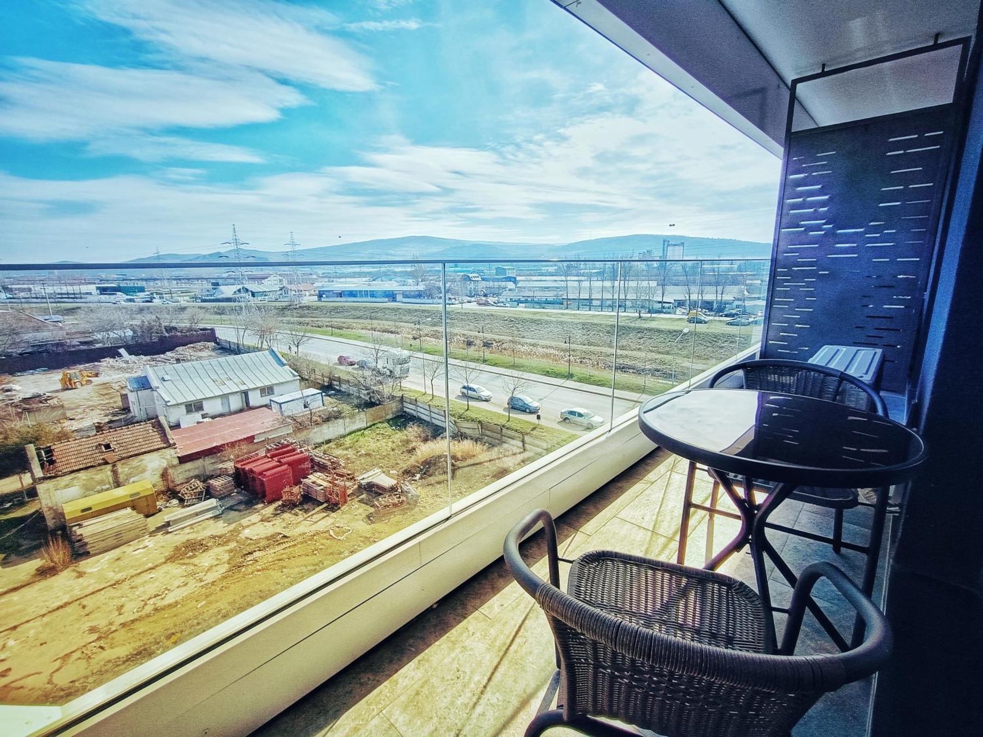 Super Apartments Near Airport With Shop & Free Parking ياش المظهر الخارجي الصورة
