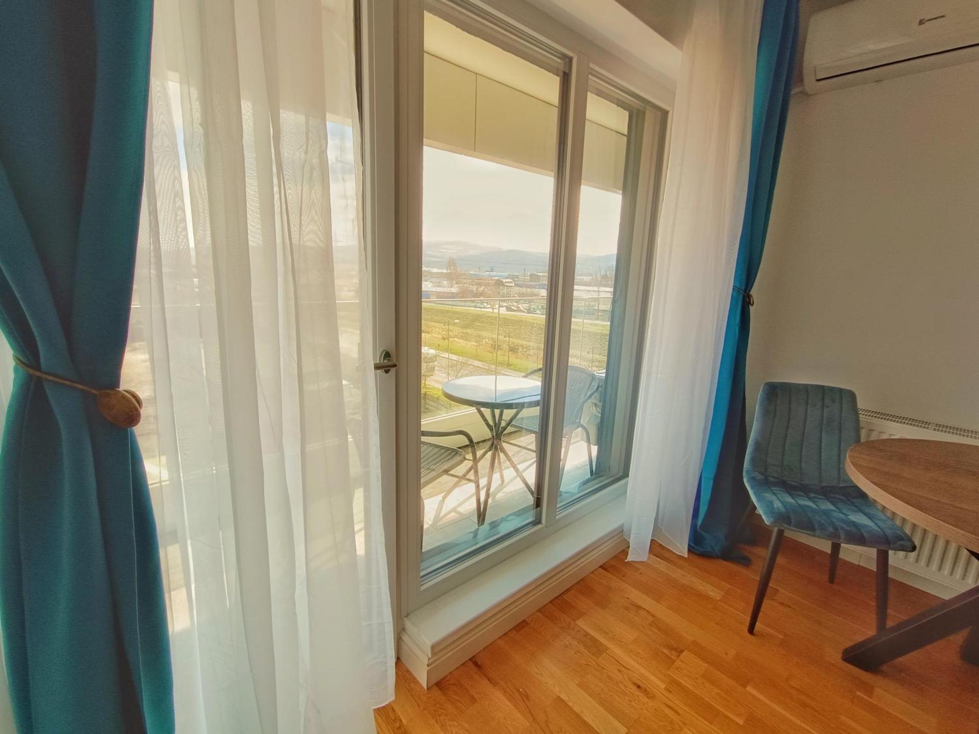 Super Apartments Near Airport With Shop & Free Parking ياش المظهر الخارجي الصورة